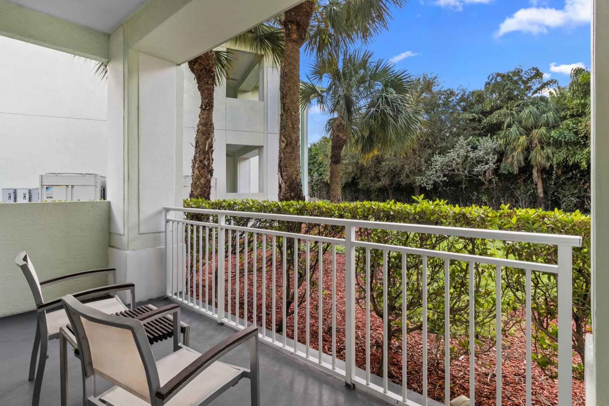 Готель Provident Doral At The Blue Екстер'єр фото
