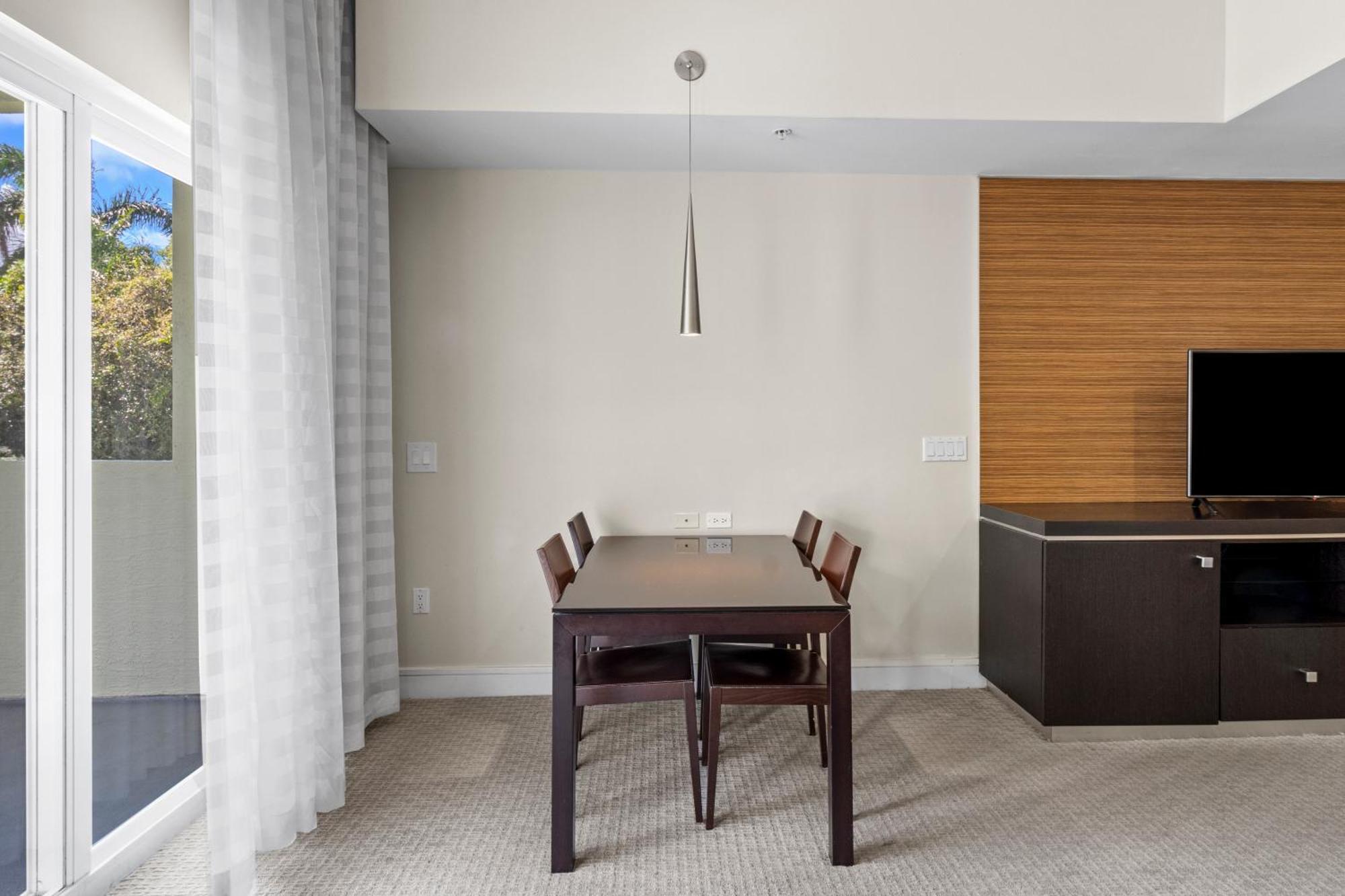 Готель Provident Doral At The Blue Екстер'єр фото